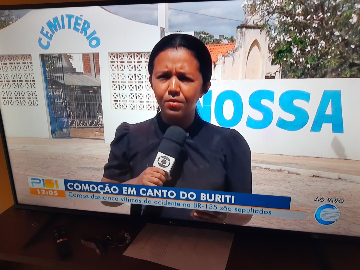 thescoborges's tweet image. @cidasantana falando direto da cidade de Canto Buriti sobre o trágico acidente que vitimou cinco pessoas de uma mesma família g1.globo.com/pi/piaui/notic…

#PITV @TVClube_ #Tragedia #Piaui