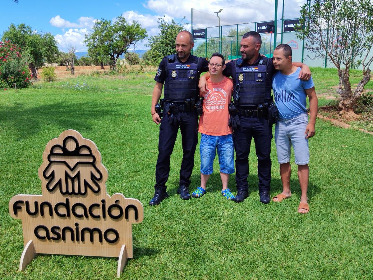 Además de disfrutar haciendo deporte en la #Ruta091 del pasado fin de semana en #PalmaDeMallorca fue por una buena causa💙

La carrera contó con casi 700 corredores🏃‍♂️🏃‍♀️ solidarios y los beneficios van destinados a la fundación #Asnimo 

<a href="/polimupol/">Mupol</a>
<a href="/MrPLC091/">Mr. Policía</a>
<a href="/santander_es/">Santander España</a>