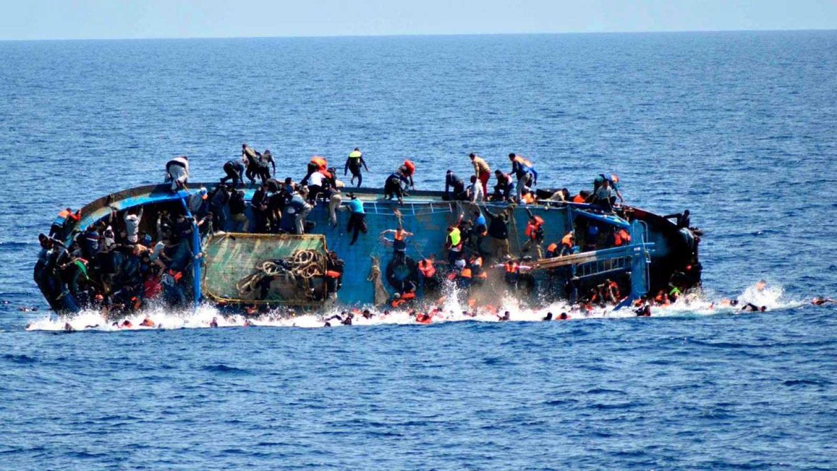 gap_mar's tweet photo. Así las cosas, mientras 39 y quizá más inmigrantes murieron en las costas del atlántico español sin recibir ninguna ayuda, 5 millonarios que pagaron por ir a ver el titanic están siendo desesperadamente rescatados en el fondo del mar, los contrastes cuando hay y no dinero. https://t.co/VooisHltoR