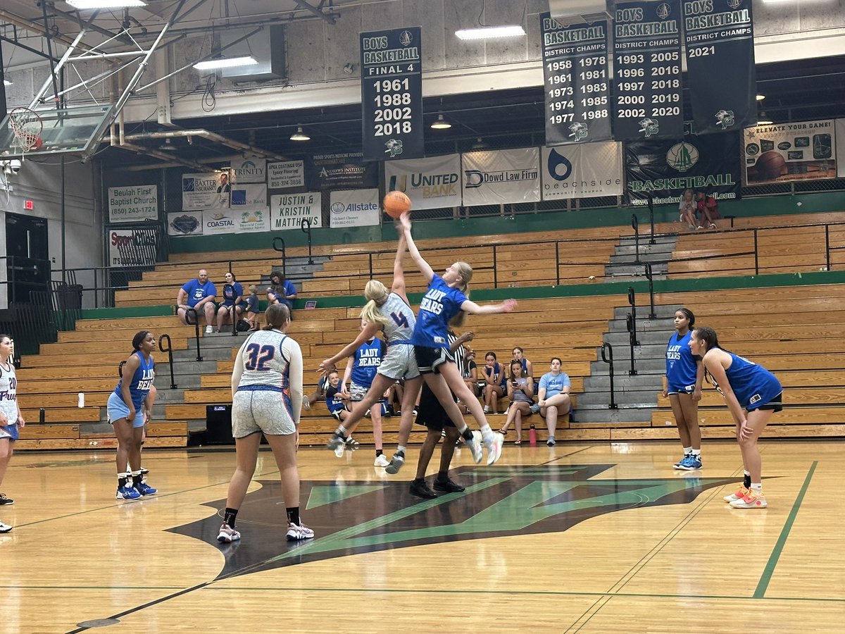ladybearsbbk's tweet photo. Beach Bash Team Camp has been off to a fantastic start! Lots of ☀️, Varsity off to a 4-0 start🏀! Great team bonding and playing as a team - 🐻ClawsUp!!! @Todd_spinner @BerlinBearsAD #BearsattheBeach #ClawsUp https://t.co/xmJHBSber7