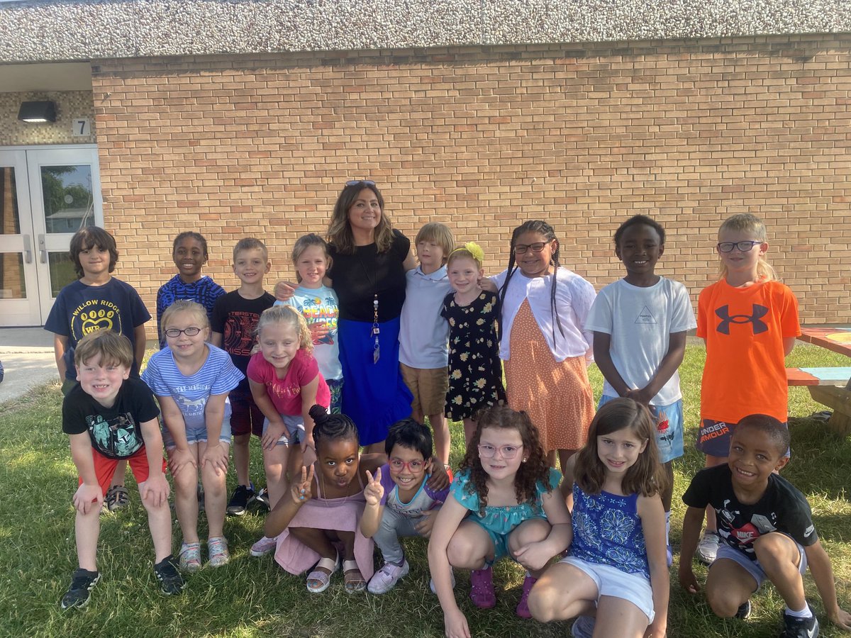 What a crew🤍this was a special bunch right here🥹 ⁦they’ll hold a piece of my heart forever ⁦<a href="/WillowRidge480/">Willow Ridge ES</a>⁩
