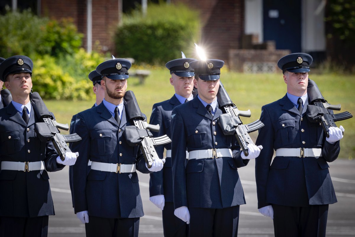 Today in the glorious sunshine Thompson 720 Intake graduated from @RAFHalton. Congratulations to our newest Air Specialists and a huge thank you to the dedicated team who prepare our next generation Royal Air Force. #NextGenRAF