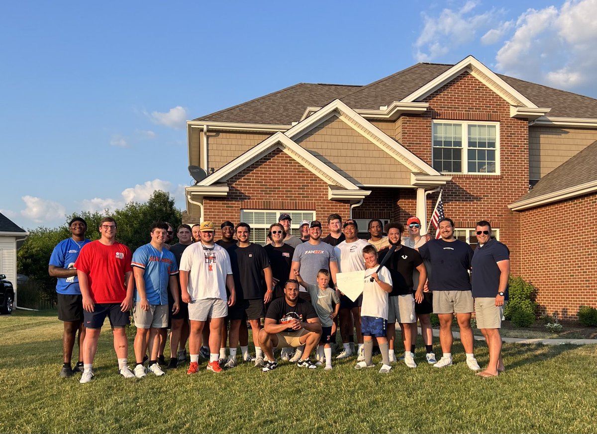 Had the fellas over for dinner, yard games &amp; the “annual” no holds barred, OL whiffle ball game… Great group of men &amp; maulers! #famILLy #ILL #OLP