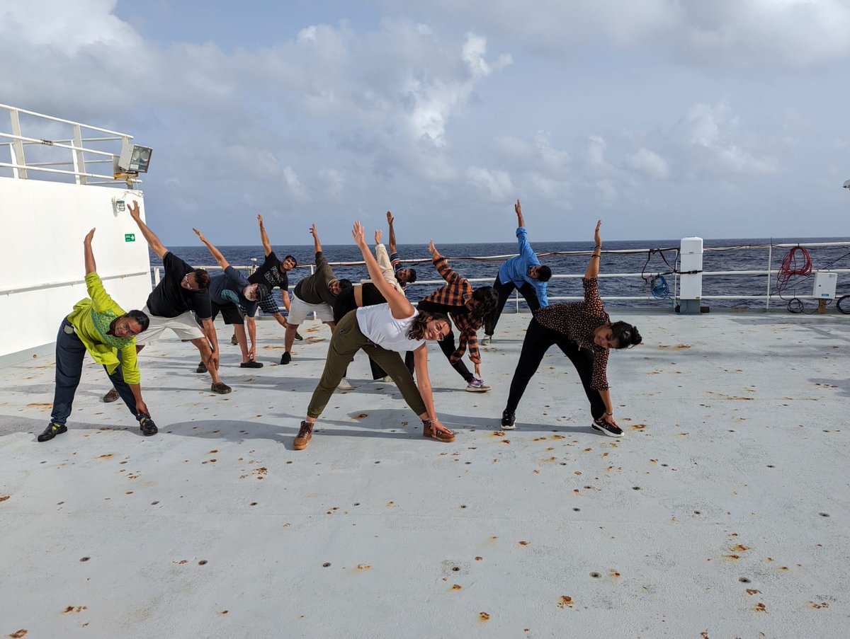 INCOIS #scientists participated in the #InternationalYogaDay! 🧘‍♀️ celebrations on board
@RVRogerRevelle in the Arabian Sea.  

#YogaforVasudhaivaKutumbakam #IDY2023 #YogaDay2023 #YogaDay #YogaforHumanity

@moesgoi @Ravi_MoES @KirenRijiju @NOAA