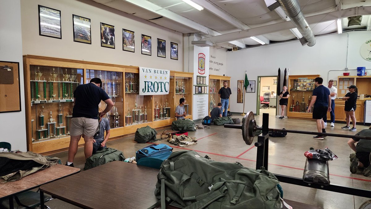 vbhs_jrotc's tweet photo. HOOAH! Cadets are prepping for #JCLC today!
#OneTeamOneFight #PointerBattalion #PointerNation #VBHSJROTC https://t.co/fNF2dntNrK