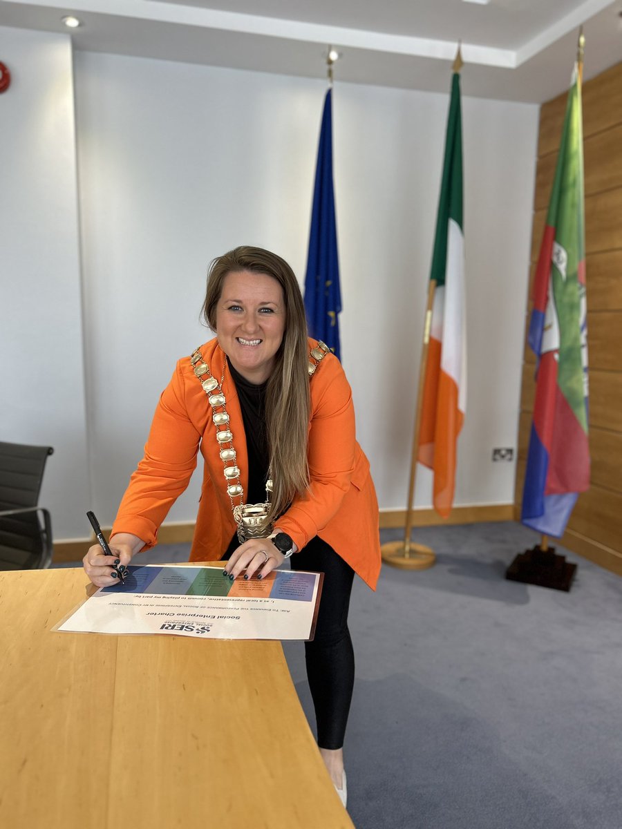 SERI (@serireland) on Twitter photo We were delighted to present and discuss our charter with The Mayor of South Dublin County today! <a href="/ladublinoise/">Cllr Emma Murphy</a> has been a great support to <a href="/TheEdgeDublin/">TheEdgeDublin</a> over the last 12 months and we look forward to working with her to support the sector!! We were delighted to present and discuss our charter with The Mayor of South Dublin County today! <a href="/ladublinoise/">Cllr Emma Murphy</a> has been a great support to <a href="/TheEdgeDublin/">TheEdgeDublin</a> over the last 12 months and we look forward to working with her to support the sector!!