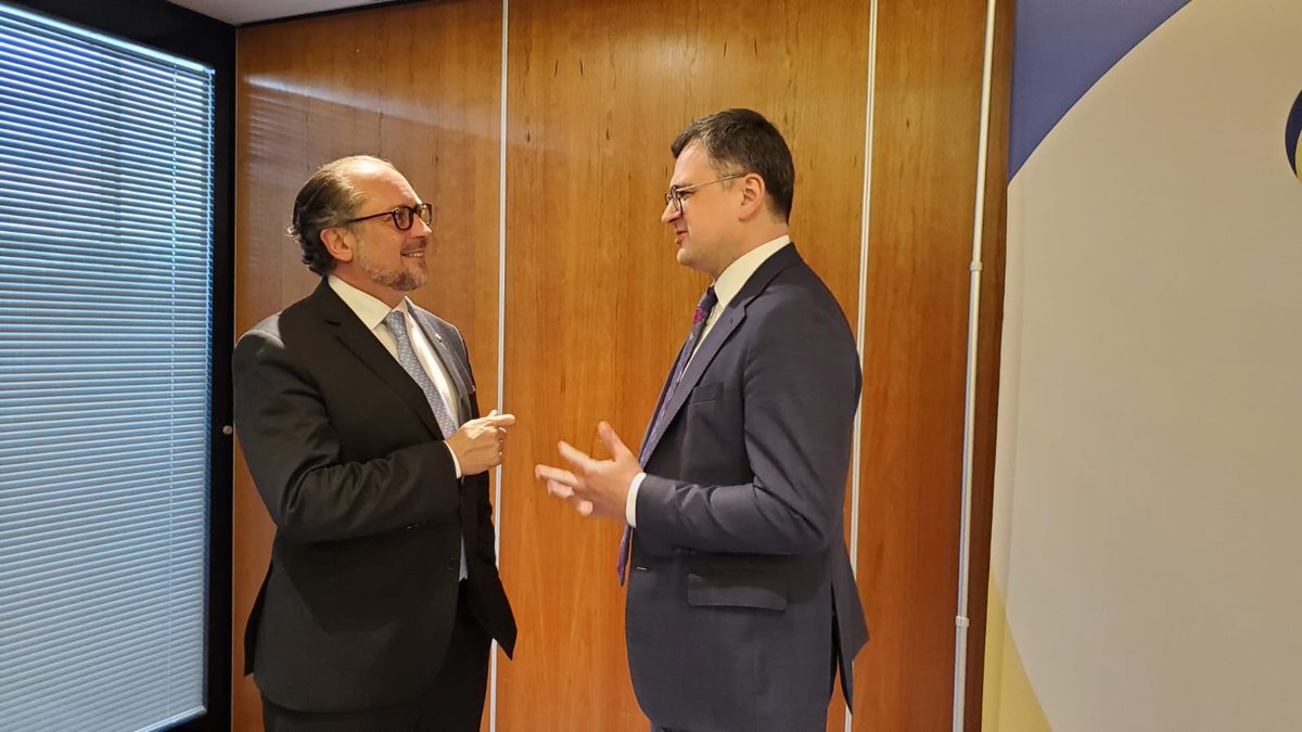 I met with @A_Schallenberg to discuss economic cooperation, trade, and war risk insurance. I am grateful to Austria for its readiness to increase humanitarian assistance and especially for its decision to make a significant contribution to civilian mine clearance.