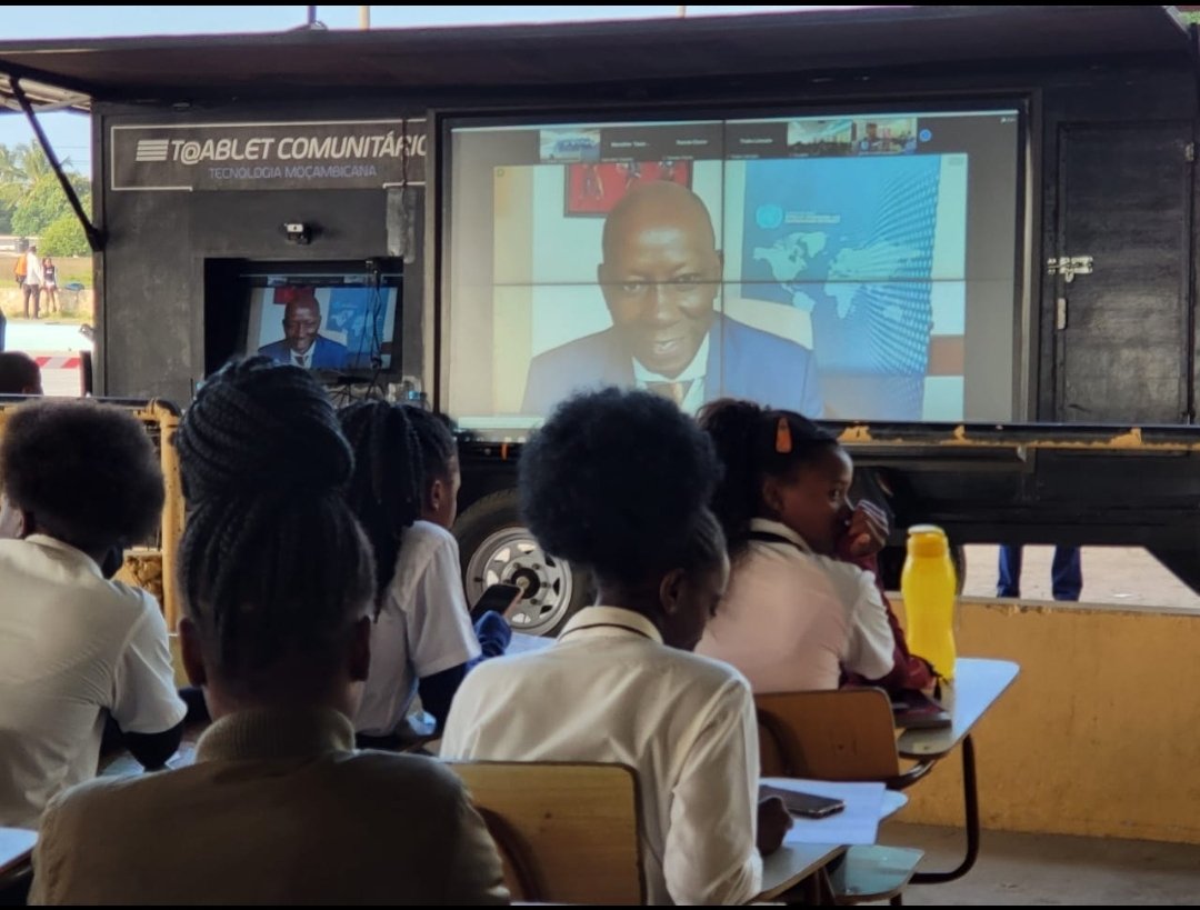 CommunityTablet's tweet photo. @BMarianoJr Bernardo Mariano Junior interacted online with students via our infrastructure Tablet Comunitario on a special event with #worldvision #africanchildday 
A big Honour for us #digitaldivide #sdg4qualityeducation connectivity by #Starlink https://t.co/5bFKMBNQQP