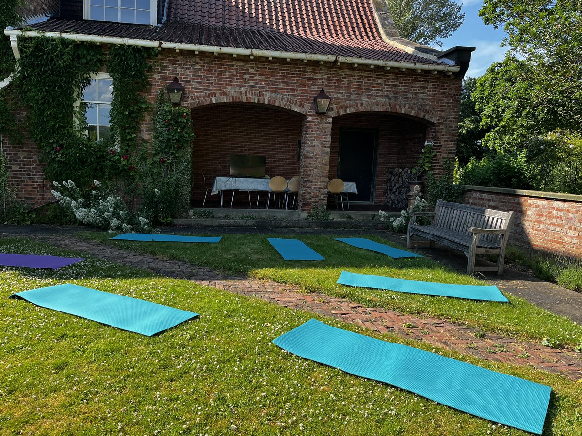 WRChapelgarth's tweet image. Perfect day resetting after a long #writingday with #outdooryoga #writingretreat #NewcastleUni