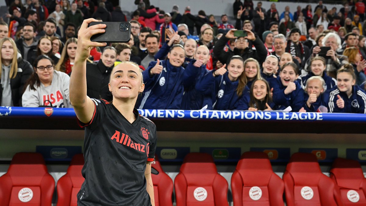 🤳💬 My ultimate UWCL selfie would be __________

#UWCL // #NationalSelfieDay