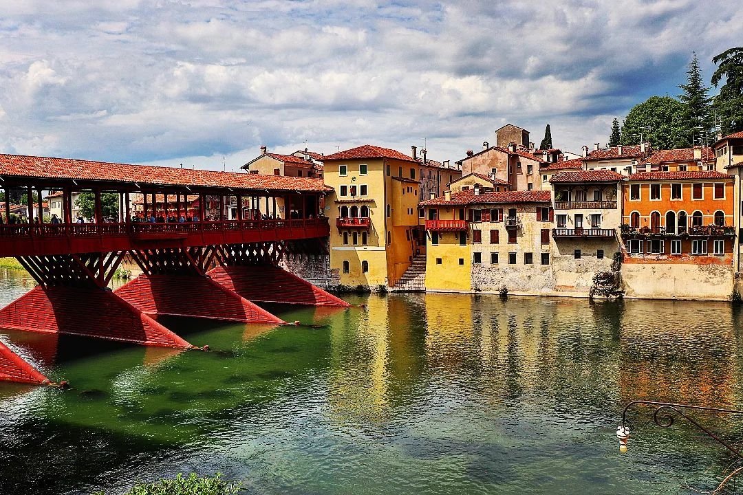 Buona serata 🥰🤩

📸 ig tittyforlin 

#visitbassano #bassanodelgrappa  #venetodascoprire #pontedibassano #pontevecchio #pontedeglialpini #pontepalladiano #borghiitaliani #borghitalia #italian_tourism #veneto #italy🇮🇹