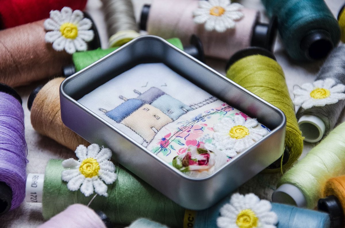 Two cottages - hand embellished, textile print - carefully stitched and framed in a tin, with a loop to hang it up. Each picture is a little bit unique, with tiny differences in my hand-finishing and stitching 🧵 

#giftideas #gift