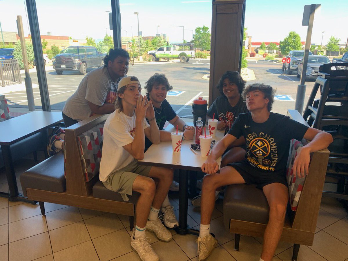 SquadThe25952's tweet photo. The 💣 squad went hard in the den today and didn’t have anything in them left for dodgeball. Anyways Shout out @OwentCline for cheating once again in rock paper scissors🙏 @CoachCarnes https://t.co/9iOcff4XXG