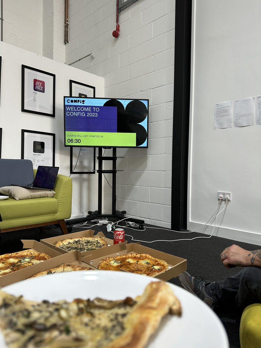 _jowill's tweet photo. Gatherered the @hedgehoglab design + research team for pizza and #Config2023 @figma https://t.co/FBszJZX7gn