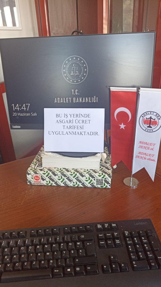 MehmetRustem03's tweet photo. İkramiye yok 
Tediye yok
Yemek  yok
Yol yok
Memura 22 bin yetmez.
#MemurGeçinemiyor
@adaletsendikasi 
@RTErdogan 
@dbdevletbahceli @adalet_bakanlik
@kilicdarogluk @meral_aksener https://t.co/djKck6fZb8