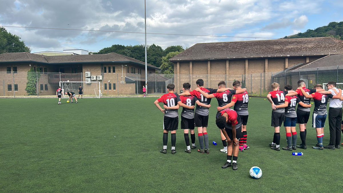 Brilliant performance from the Idris Davies year 10 boys today who kept their nerve to win on penalties after a 1-1 draw at Newbridge, Bendigedig 👏 👏 ⚽️
