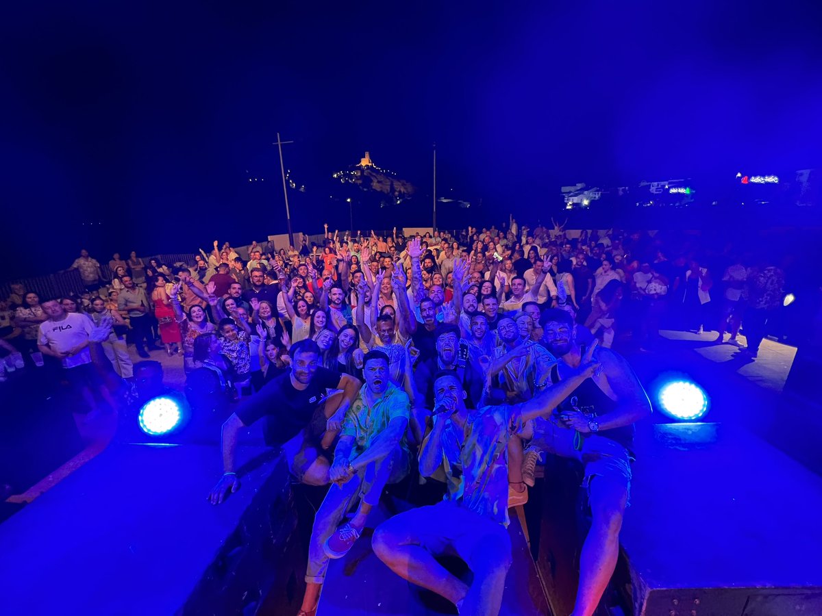 LosTirantitos's tweet photo. GRACIAS IZNÁJAR🔥

¡Un pasada ver la Caseta Municipal a reventar de gente bailando y vibrando con nuestra música! #LosTirantitos2023 https://t.co/tI7ACmW6gx