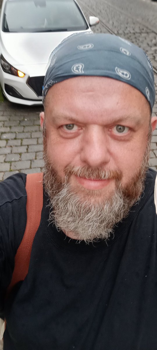 Medvjed's tweet photo. Víte jak se říká, že jsou děti upřímné? Tak teď mi jeden devítileté řekl: "dobrý den, vy jste borec."
A fakt nechtěl, abych mu skočil koupit pivka nebo cigára.
Takže... #Borec https://t.co/LRNuA44epA