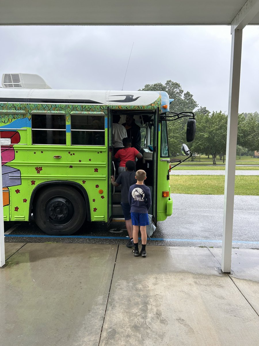 The UCPS Book Bus visited summer reading camp students @WesternUnionES today. #TeamUCPS #Literacy4U  @AGHoulihan @blaise05 @SusanRodgersS4 @APJaredGatewood