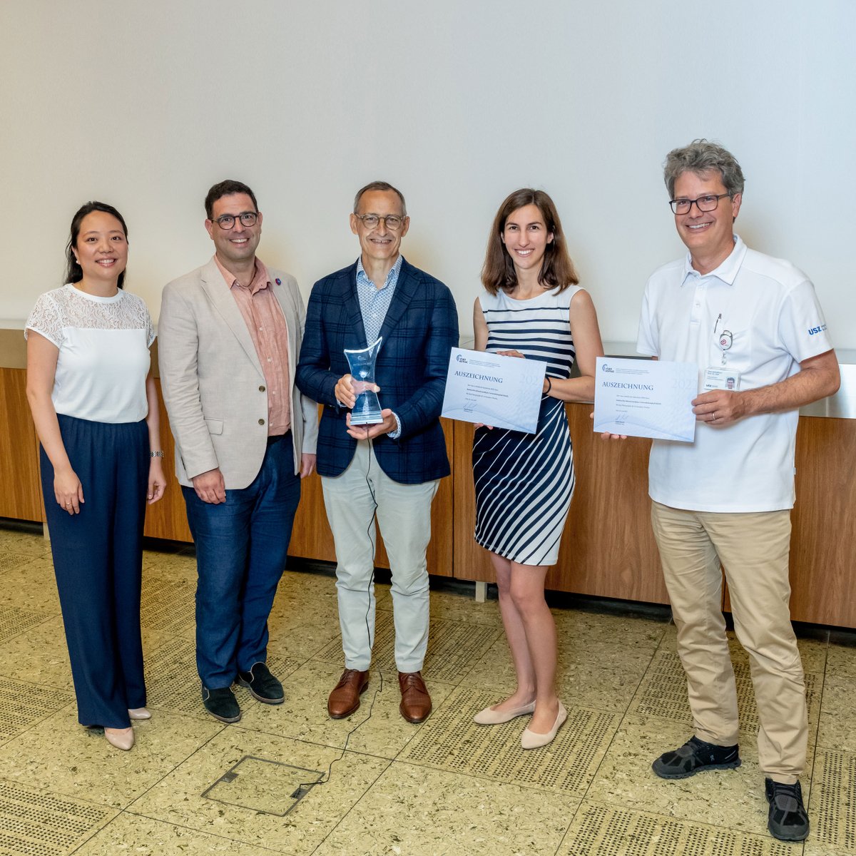 Der vsao verleiht dieses Jahr die Auszeichnung der Spitalrose an das Institut für Intensivmedizin des Universitätsspital Zürich für das Pilotprojekt zur 42+4h Woche. Auf eine weiterhin gute Zusammenarbeit!

Link zur Medienmitteilung: mailchi.mp/vsao/medienmit…