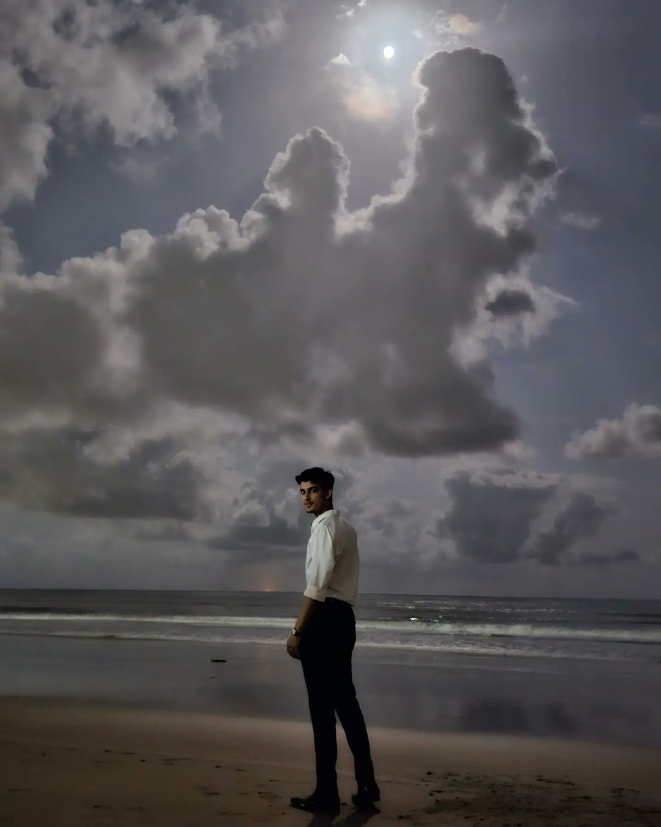 piyushlalwanii's tweet photo. We dream in colors borrowed from the sea ...💭🌊✨️🌀♾️
.
.
.
.
.
.
.
#piyushlalwani #actor #actorlife #actorlifestyle #actorportrait #mumbai #mumbaidiaries #mumbailife #quote #quotestoliveby #vibe #vibes #goodvibes #positivevibes #vibecheck #chillvibes #style #stylepost #sea https://t.co/9p8nBTiEZ6