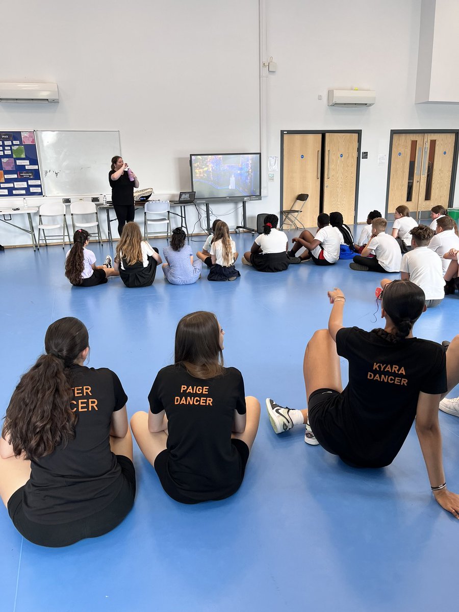 BedAcadPA's tweet photo. A fantastic Y6 New Beginnings Dance session this afternoon! Massive thanks to our wonderful Y10 Dancers for helping out🤩
#Aspirational #TheBAWay #TeamDance https://t.co/wIUYhLIuop