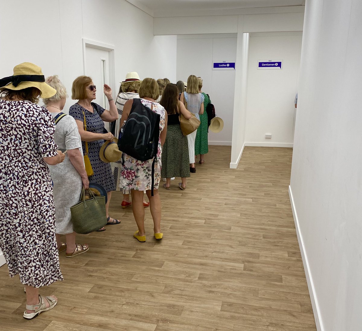 Why should this be the experience of women as spectators at sporting events and other venues? 🤔🚽This example today at <a href="/QueensTennis/">HSBC Championships</a> <a href="/TheQueensClub/">The Queen's Club</a> 🎾 #queuefortheloo?