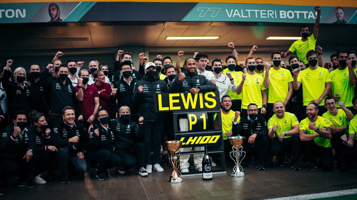 canaleffe's tweet image. É muito doido pensar que a Red Bull chegou outro dia a 100 VITÓRIAS NA F1 só em 2023, enquanto Lewis, sozinho, tem MAIS QUE 100.

Isso não é um post provocativo, mas algo que faz a gente pensar: vimos um piloto 100 VEZES no topo do pódio que UMA EQUIPE TAMBÉM VENCEDORA.