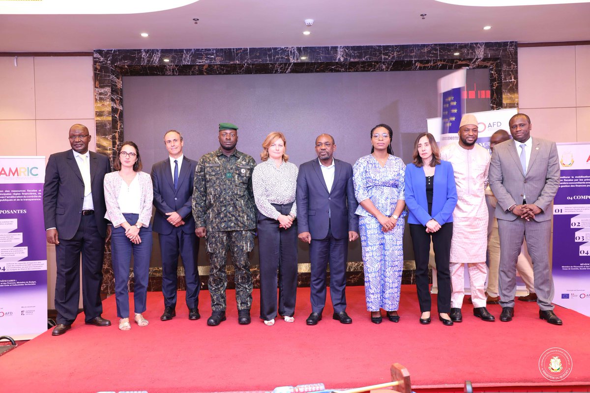 MEFB_GN's tweet photo. #MdB_Info : Cérémonie de lancement du Programme d'Appui à la Mobilisation des Ressources Intérieures et aux Corps de Contrôle (AMRIC)
Plus d'info 👉 https://t.co/6G6w21rHlP
#MBudgetGN #AMRIC #PAMRIC #MAMRI #GouvernementGN https://t.co/nXUt2UUlw1