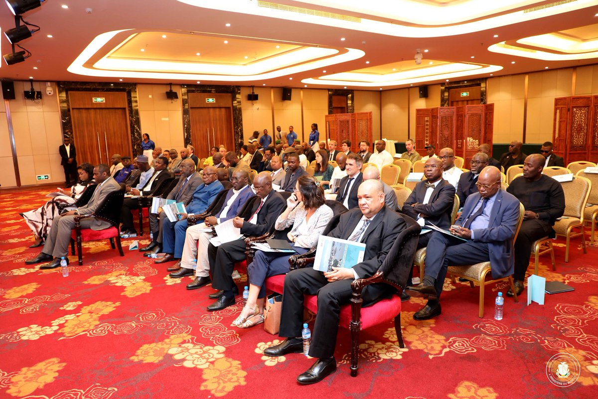 MEFB_GN's tweet photo. #MdB_Info : Cérémonie de lancement du Programme d'Appui à la Mobilisation des Ressources Intérieures et aux Corps de Contrôle (AMRIC)
Plus d'info 👉 https://t.co/6G6w21rHlP
#MBudgetGN #AMRIC #PAMRIC #MAMRI #GouvernementGN https://t.co/nXUt2UUlw1