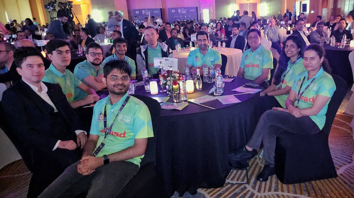 suhailchandhok's tweet image. Say hello to your #upGradMumbaMasters @umumba ♟️🇮🇳✨️
Lovely to have our entire team together for the opening ceremony of @GCLlive here in Dubai - @HarikaDronavali @humpy_koneru @viditchess @Vachier_Lagrave, Javokhir, Sasha Grischuk & @RonnieScrewvala 🧡♟️
@upGrad_edu…