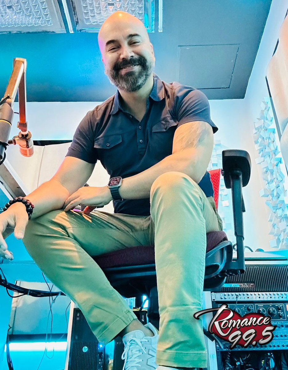 ¡Está sonrisa lo dice todo!.. Excelente miércoles #ElObservador😎

#Romance995 #PonloEnTuCorazón