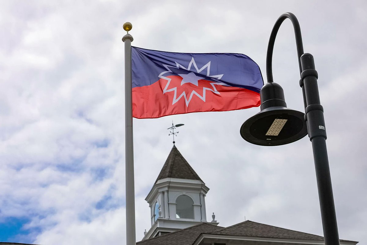 Thank you to the Human Rights Commission for planning this event and to the many participants and community members who joined us to honor and recognize this important holiday. 

📸  Town's 1st Juneteenth Flag Raising Event at Town Hall on June 19, 2023 

#DedhamMA #DedhamThrives