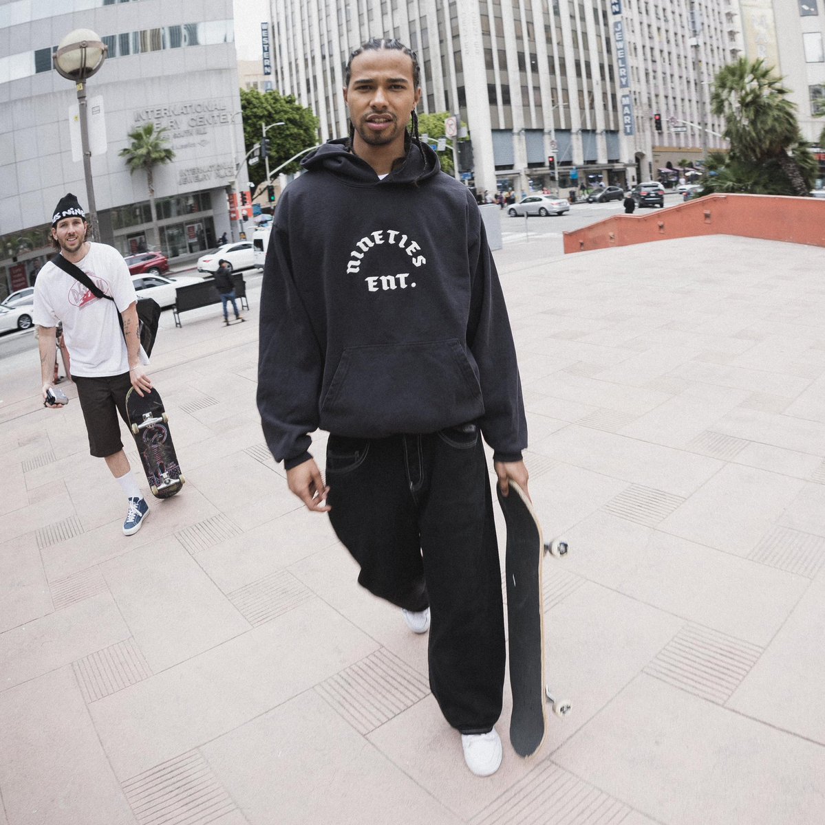 Arch hoodie - made in USA and Embroidered in Canada

Available on 

shop.ninetiesentertainment.com