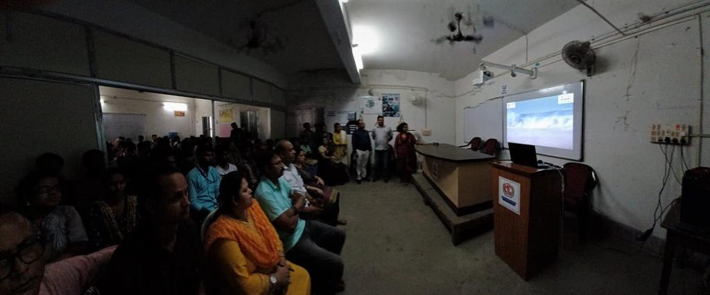 bsi_moefcc's tweet image. On June 21, 2023, @bsi_moefcc #Kolkata conducted an awareness programme and #GreenAudit at Maheshtala College in Maheshtala, Kolkata, as part of the #MissionLiFE. Dr. Umeshkumar L. Tiwari, Scientist D, and Dr. Sudhir Yadav, Botanist, addressed the significance of #MissionLiFE.