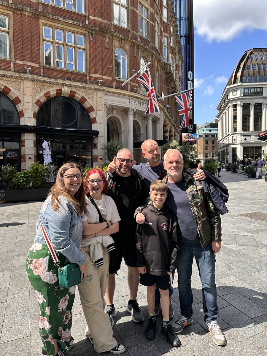 MrsShellW's tweet image. @ChrisMoyles @domisatwit @RadioX you guys absolutely made our day. We got off our train. Headed straight to Leicester sq hoping to catch you but never in a million years thought we would get to meet you. Thank you for being kind ❤️