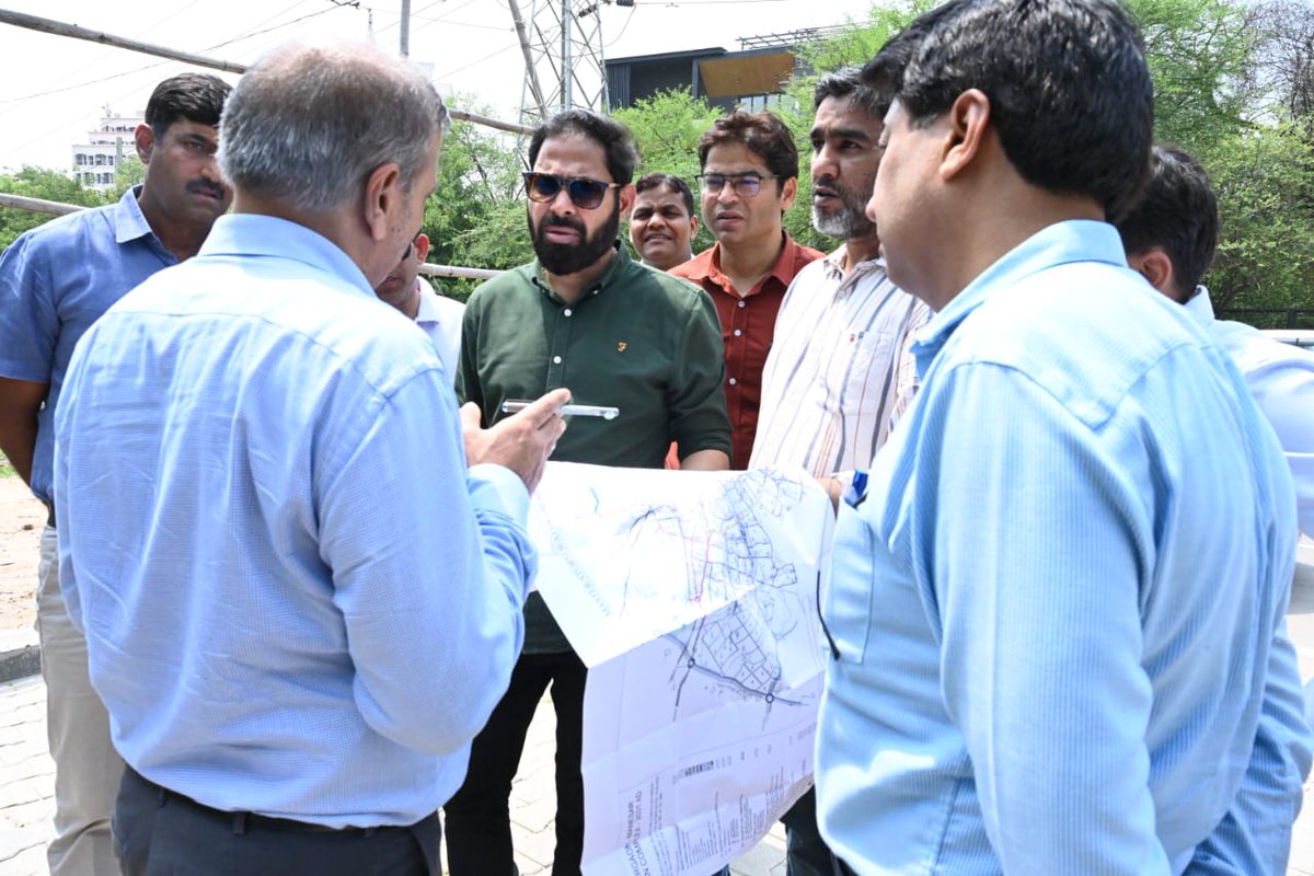 OfficialGMDA's tweet photo. CEO GMDA inspected the drainage and waterlogging conditions at various key locations in the city. Directives for further course of action to be taken for flood management during peak monsoon season were issued to GMDA &amp; MCG officers. https://t.co/u78YapJHCb