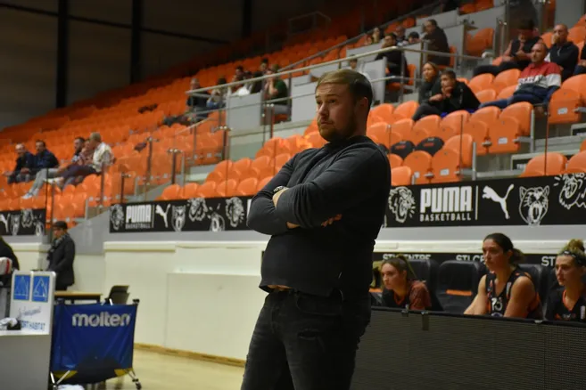 leberry_fr's tweet photo. 🏀Suite au départ de son entraîneur, le CJM Bourges cherche un coach pour son équipe de Prénationale féminine https://t.co/4Q7lbMsaza https://t.co/ATPv2HpGun