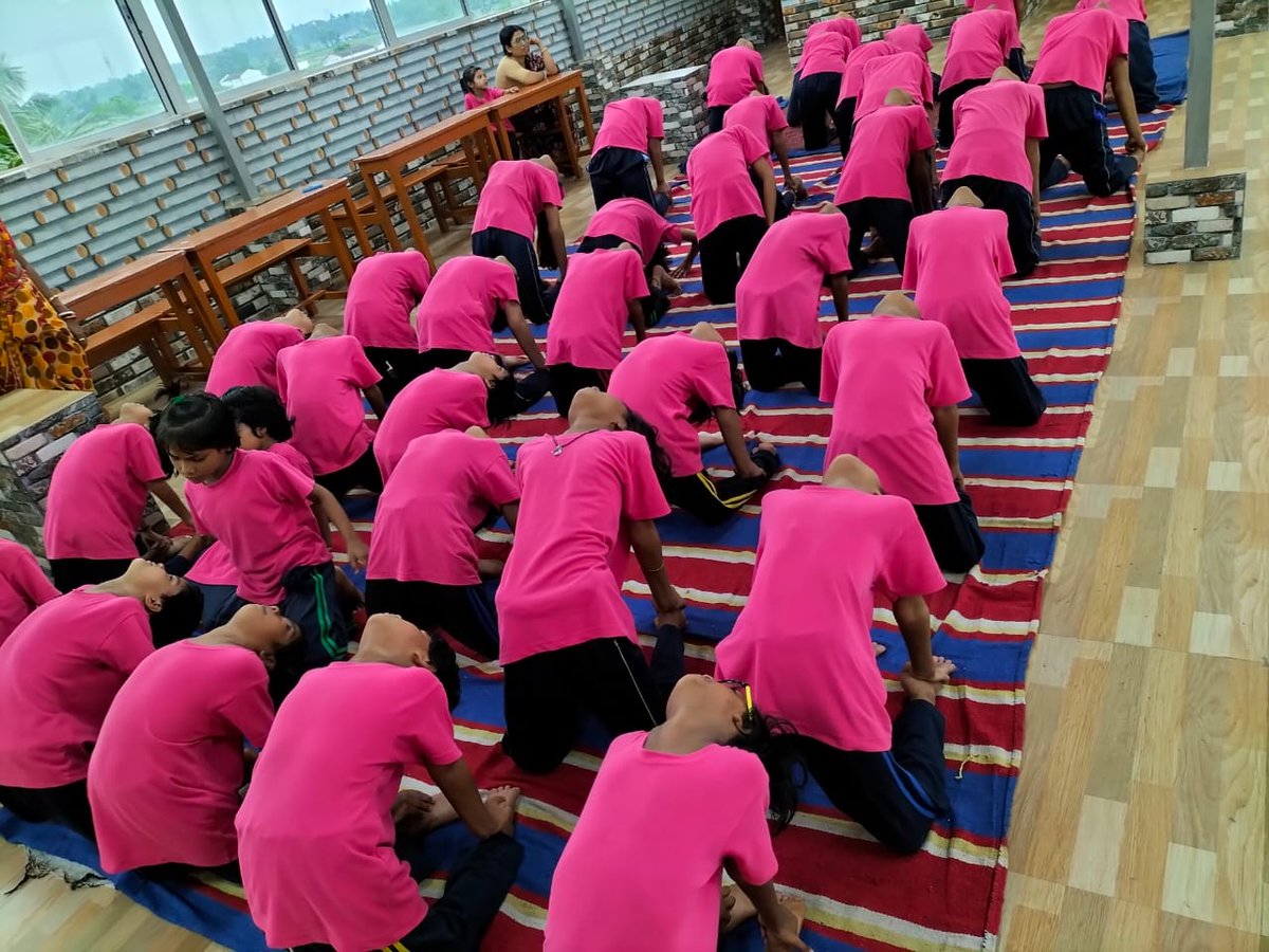 UdaanCare's tweet photo. Udaan Kanya Gurukul's daughters celebrated 𝐈𝐧𝐭𝐞𝐫𝐧𝐚𝐭𝐢𝐨𝐧𝐚𝐥 𝐘𝐨𝐠𝐚 𝐃𝐚𝐲!

𝐉𝐚𝐢 𝐆𝐮𝐫𝐮𝐝𝐞𝐯!📷

#InternationalDayofYoga2023 #YogaDay #yoga #udaan https://t.co/bwsdulkR9s