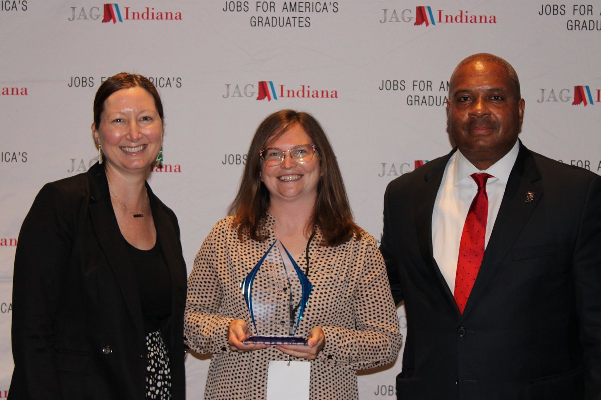 jagindiana's tweet photo. "Endlessly patient" Elizabeth Moffett of the @wchs_jag #JAGFamily 🟠🔵🏹 was named with the #JAGIndiana Glynn Hines Lifetime Achievement honor yesterday! Read about it! @YOUR_WCHS @YOUR_CPCSC @JAGnational @WorkforceIND 

https://t.co/Ay8nay3yLY https://t.co/GL6XL30Sk1