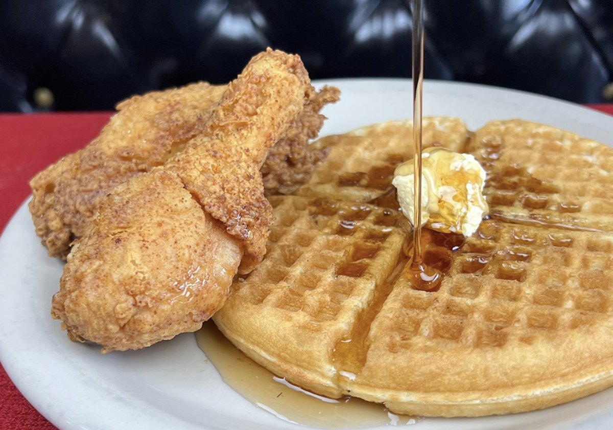 Waffles & Fried Chicken: YES or NO?

📸@MrCsFriedC_W | #Breakfast