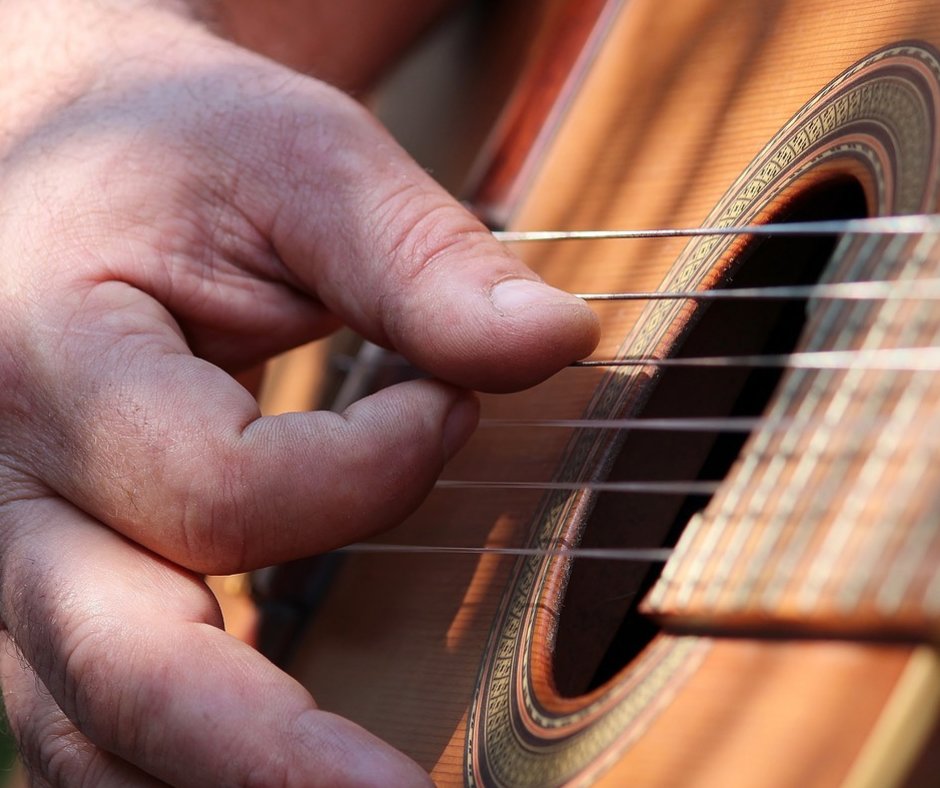 GuitaDomination's tweet photo. Are you an older guitarist, a beginner, or have you been struggling for years? Fingerstyle 101 will help you go from being a frustrated guitar player to playing beautiful, melodic songs. Click here to find out more: https://t.co/EEcP7kaKEF https://t.co/znh7VXO6oy