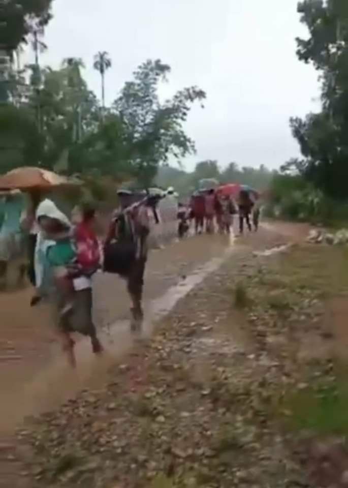 Junta troops aimed their guns at the residents from Yange village, Thayetchaung tsp who returned to stay there due their forces. The locals from 11 villages had to flee.  #2023Jun21Coup #AcceptNUGRejectMilitary #WhatsHappeningInMyanmar