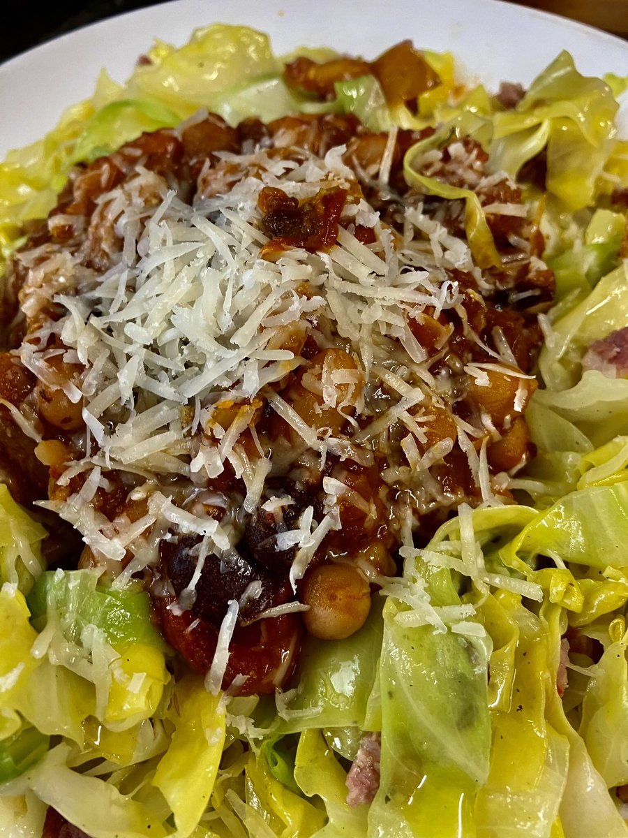 Dare to be different. No pasta or rice but a bed of hispi cabbage with brisket chilli and Parmesan cheese. #healthyeating #hispicabage #brisketchilli #parmesancheese #nofoodwaste