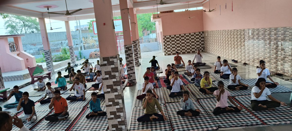 Jogenderphogat's tweet photo. @CSCegov_ 
@CSCSPV_Health 
@mlkhattar 
@cmohry 
@sanjaykrakesh 
@ashi_apple 
@anilvijminister 
@CSCEC_EGYPT 
#CSCPeYoga 
#MyYogaMyPose 
CSC VLE JOGENDER SINGH CSC ID 617711120015 celebrated the international Yoga day at his Panchayat Biran District Bhiwani Haryana. https://t.co/VfbwDOaVNj