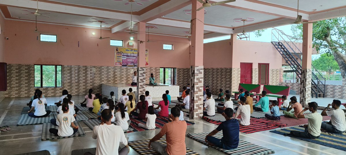 Jogenderphogat's tweet photo. @CSCegov_ 
@CSCSPV_Health 
@mlkhattar 
@cmohry 
@sanjaykrakesh 
@ashi_apple 
@anilvijminister 
@CSCEC_EGYPT 
#CSCPeYoga 
#MyYogaMyPose 
CSC VLE JOGENDER SINGH CSC ID 617711120015 celebrated the international Yoga day at his Panchayat Biran District Bhiwani Haryana. https://t.co/VfbwDOaVNj