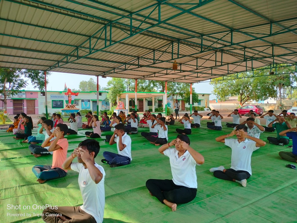 nsscsvtuCG's tweet photo. शासकीय अभियांत्रिकी महाविद्यालय रायपुर रासेयो स्वयंसेवकों ने गोद ग्राम सिवनी के साथ-साथ छत्तीसगढ़ योग आयोग तथा रायपुर प्रशासन द्वारा जोरा मैदान में आयोजित विश्व योग दिवस -एक विश्व एक स्वास्थ्य मे प्रतिभागिता एवं प्रबंधन में सहयोग सुनिश्चित की ।

#InternationalYogDay https://t.co/miEmUxuA4M