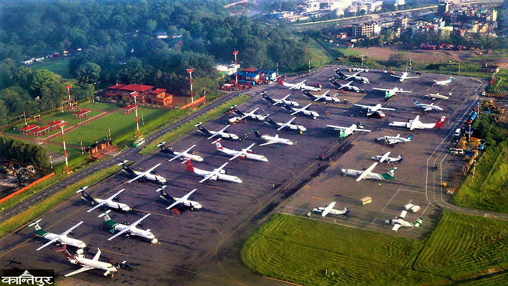 MahabirPun's tweet photo. यो तलको फोटोमा भएको काठमाडौँ एअरपोर्टको हवाईजहाजहरुको लाइनमा नेपाल बायुसेवा निगमको जहाज कुन चाहिं हो ? अथवा त्यो लाइनमा नेपाल बायु सेवा निगमको हवाई जहाज छ कि छैन ??? नेपालमा अहिले सम्म प्रधानमन्त्री बनेकाहरुलाई लाज लाग्छ कि लाग्दैन ???  बात कर्ता है ठुलो ठुलो, और काम कर्ता है शुन्य 👹👹👹