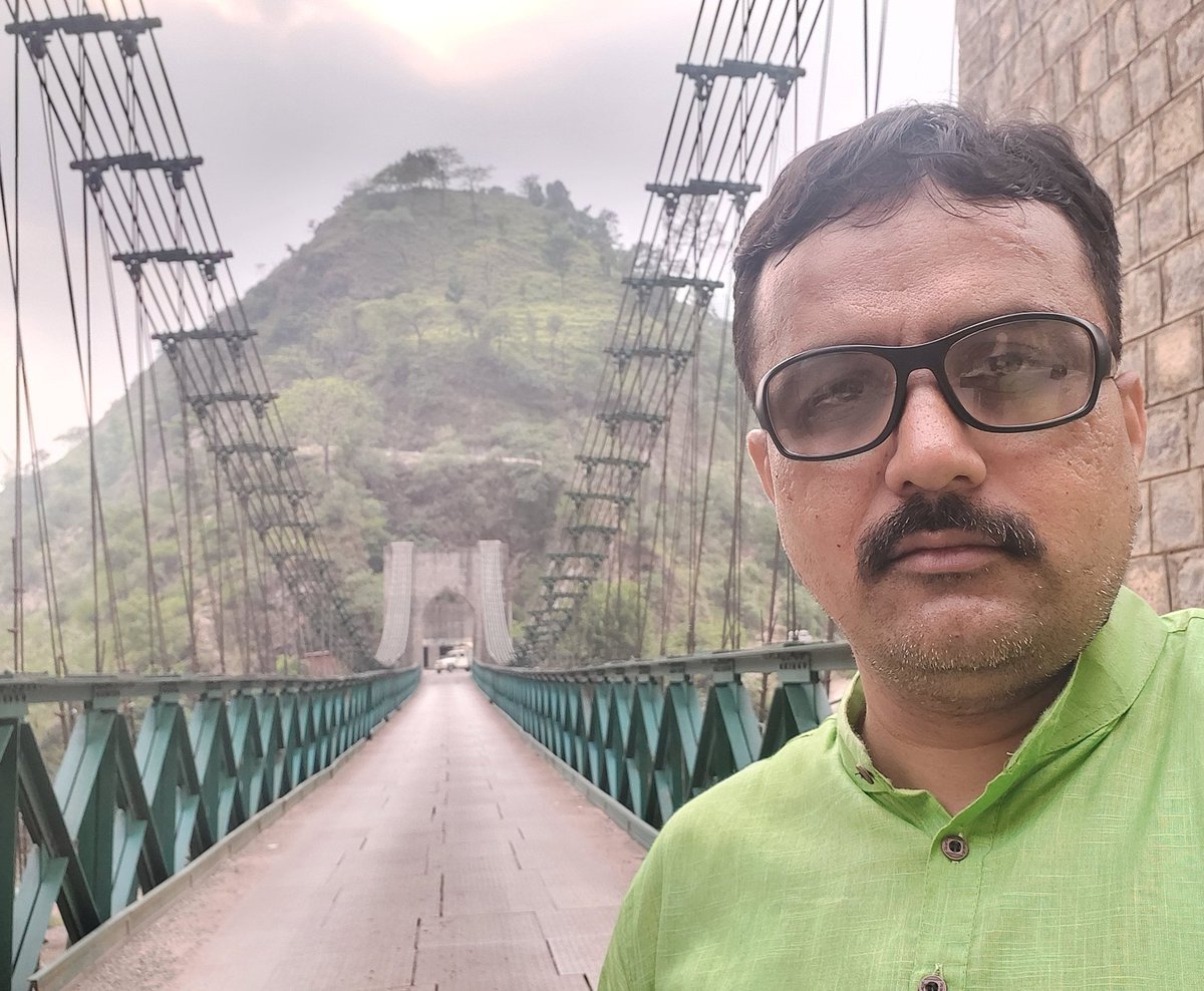 25yrs iron bridge made in regime of Dr.Farooq Abdhulla is still working well vis a vis bridges made by the presentGovt are often short lived which speaks of present corruption level.Let the public reply at the appropriate time
@FarooqAbdullah_ 
@OmarAbdullah 
@AliMSagar_ 
@JKNC_