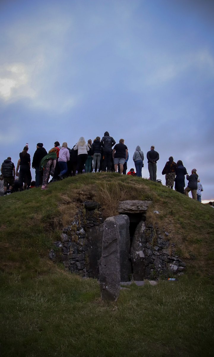 A magical Alban Hefin this morning, people gathered in the darkness, waiting for the solstice sun to rise at this most ancient and powerful place.

Bryn Celli Du - Ceremony led by Urdd Derwyddon Môn